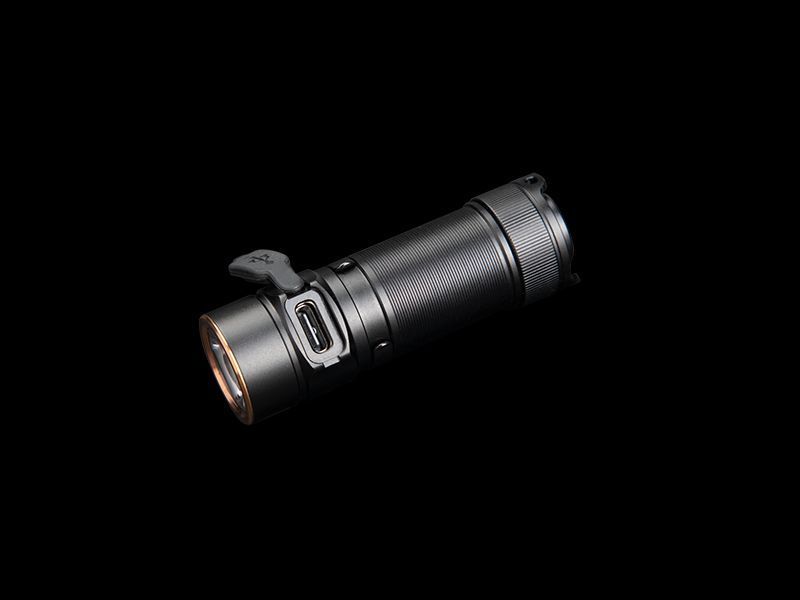 Фонарь ручной Fenix E18R V2.0 E18RV20 фото