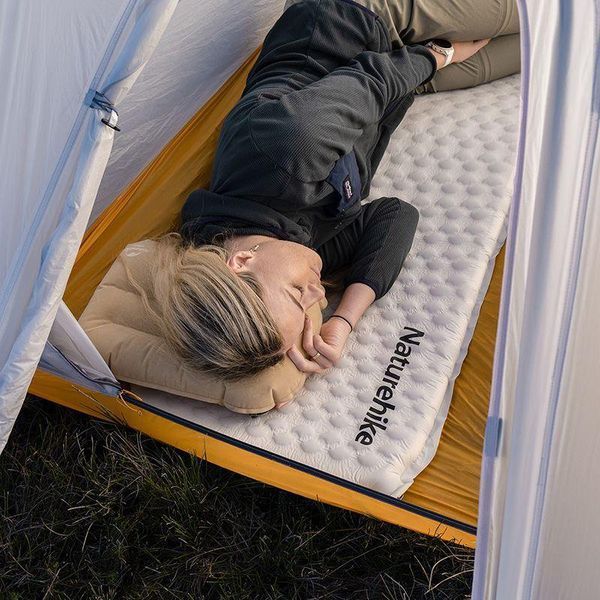 Самонадувний матрац надлегкий одномісний овальний Naturehike CNK2300DZ013, 35 мм, світло-сірий 6976023926983 фото